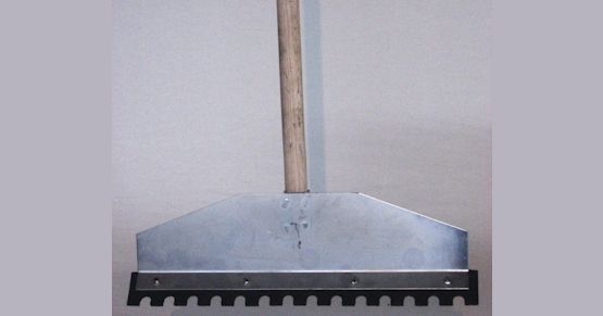 Rubber squeegee, serrated