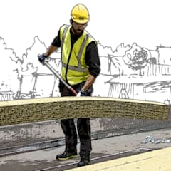 En person installerar PAROC RTL takfallslamell