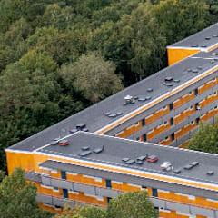 En överblicksbild av ett lägenhetskomplex