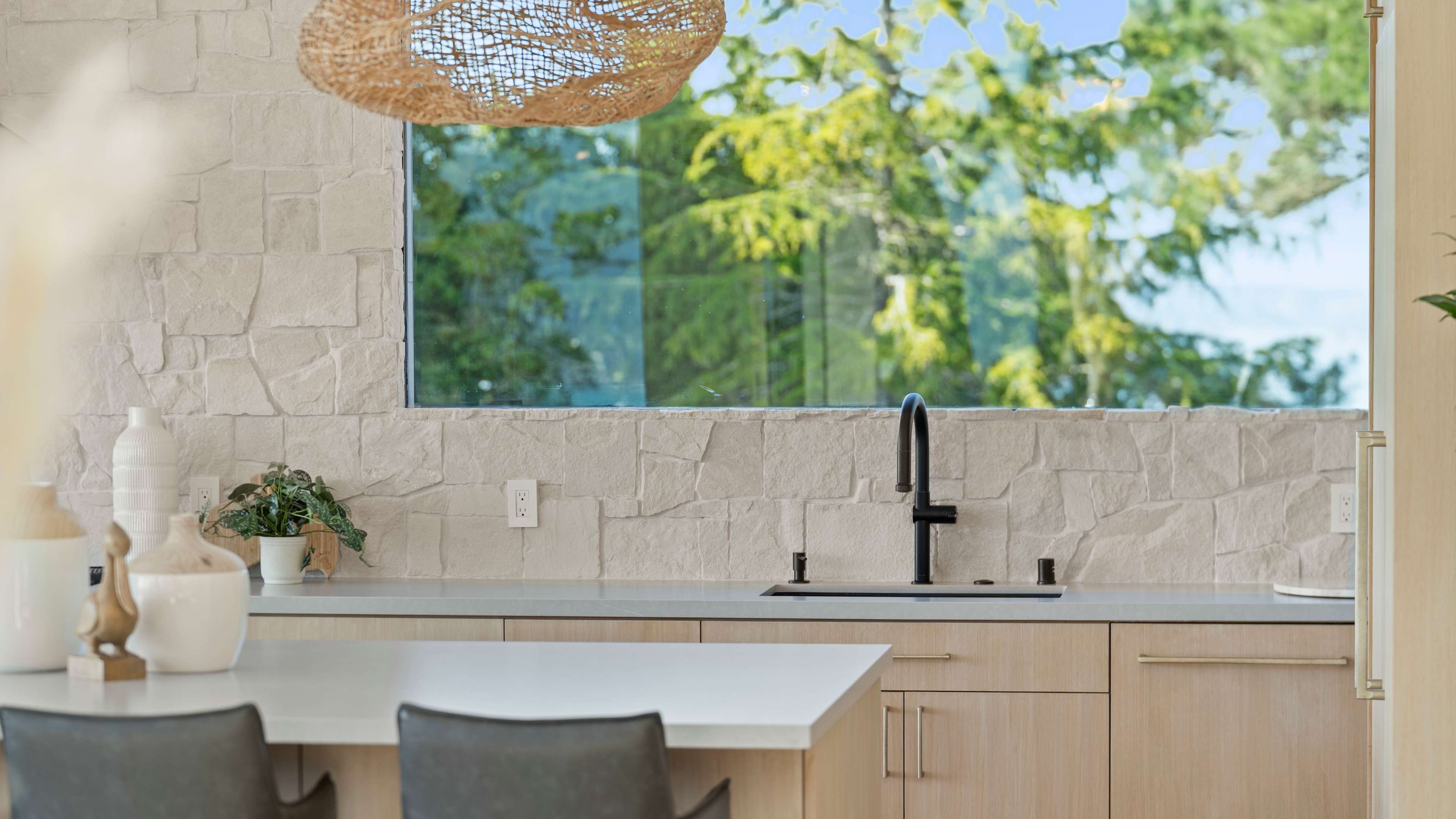 Modern kitchen featuring Fleetwood's EDGE |f| zero-frame window.
