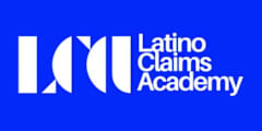 Logotipo de Latino Claims Academy sobre fondo azul.