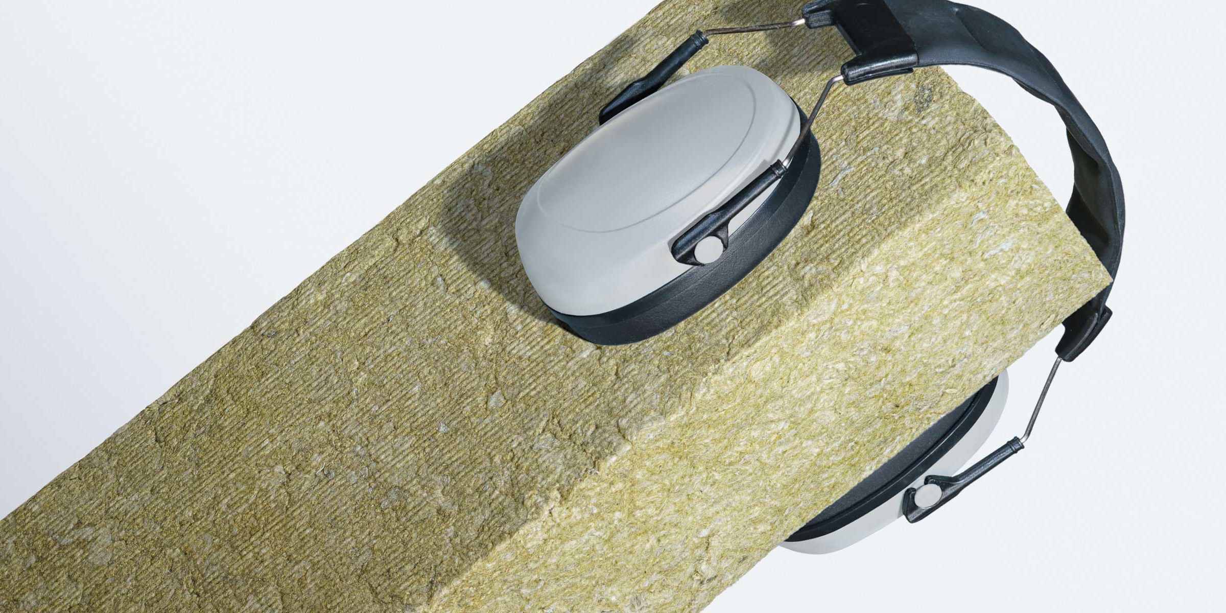 Lyddæmpning og lydisolering af væg og gulv