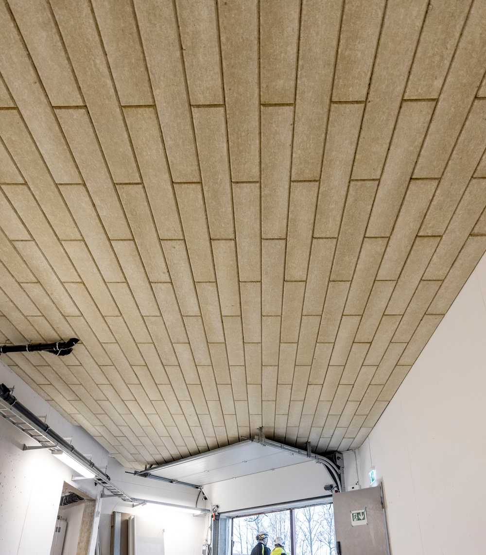 Ett innertak i ett garage är isolerat med PAROC CGL 20cy.