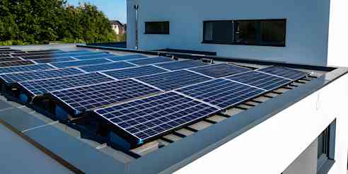 Izolacja dachu prostego z fotowoltaika