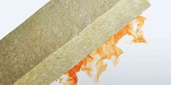 En stenuldsplade med flammer indikerer, at stenuld er en ubrændbar isolering.