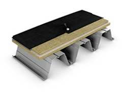 en takseksjon av stål isolert med steinull