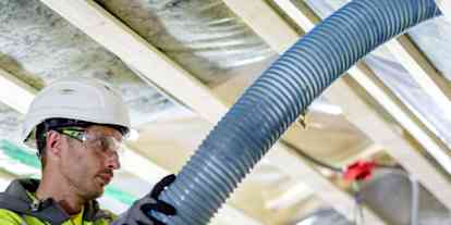 Tilläggsisolera med PAROC Stenull på vinden.