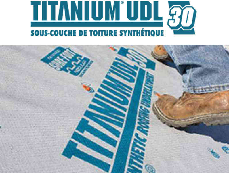 Logo Titanium🅫 UDL30 au-dessus d'une photo de la sous-couche de toiture synthétique Titanium🅫 UDL30
