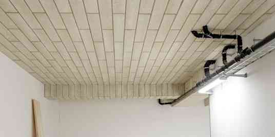 Katossa eristeenä PAROC CGL 20cy kivivillalamellit