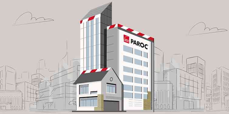 eilė pastatų siluetų, iš kurių trys balti, su baltai/raudonomis juostomis ant stogų ir užrašu "paroc"