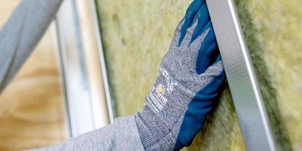 Etterisoler ytterveggen innvendig