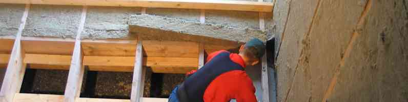 Ved at efterisolere gulvbjælkerne kan du skabe varme og hyggelige gulve.