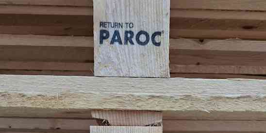 en pall stämplad med return to paroc