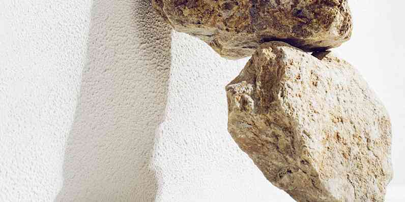 to steiner satt oppå hverandre