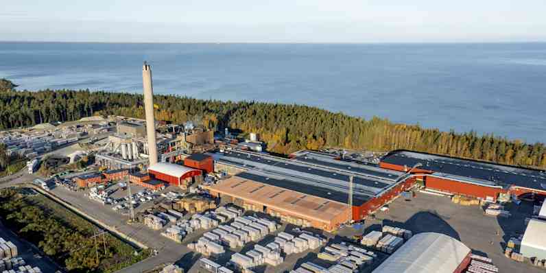 The entire Hällekis plant can be seen from a drone perspective. 