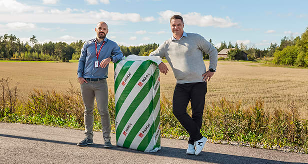 Two men leaning on Paroc Natura Lana 