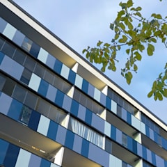 Multi-story building with ventilated facade