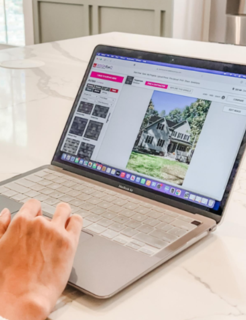 Computadora portÃ¡til abierta en la herramienta de visualizaciÃ³n de techos Design EyeQ de Owens Corning