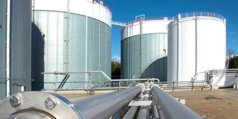 Gas tank and pipelines