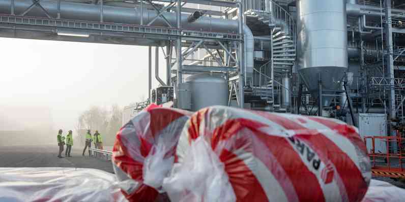 Paroc insulation with the Cortus Hoganas factory in the background