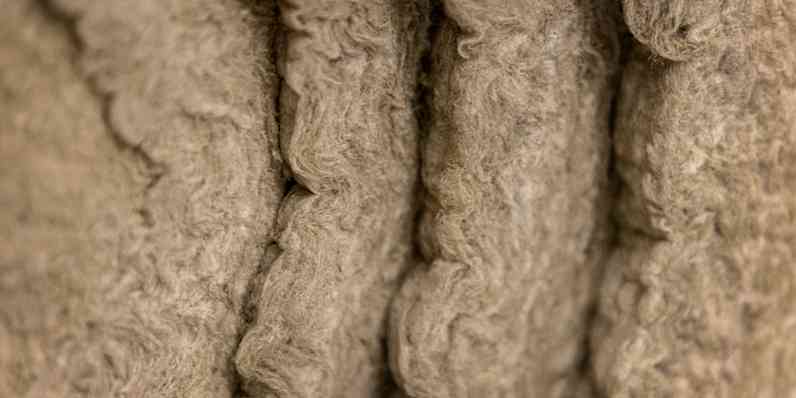 Et nærbillede af stenuld
