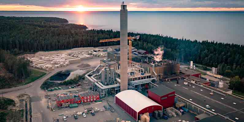 An overview of the plant in Hällekis where the electric furnace is visible.