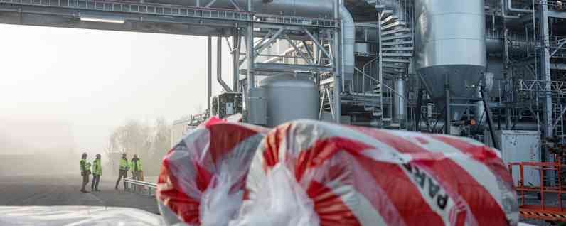 Paroc insulation with the Cortus Hoganas factory in the background
