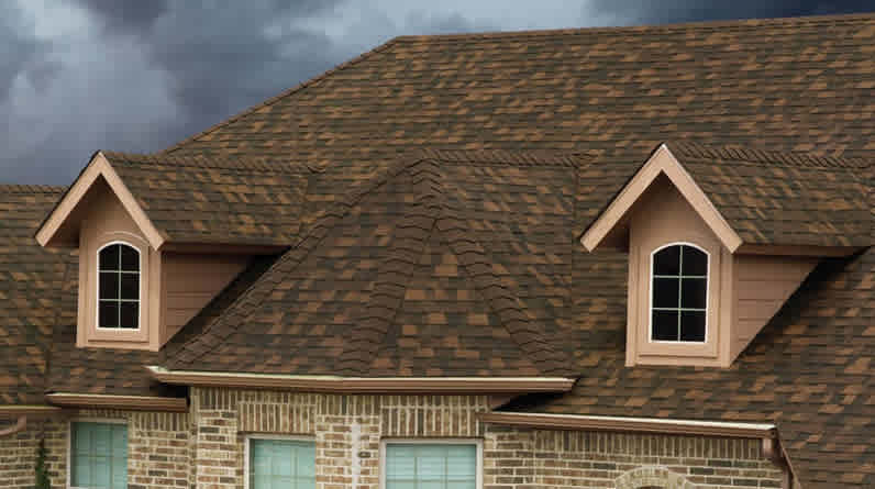 Photo of brick house with brown TruDefinition® Duration FLEX® Shingles on the roof