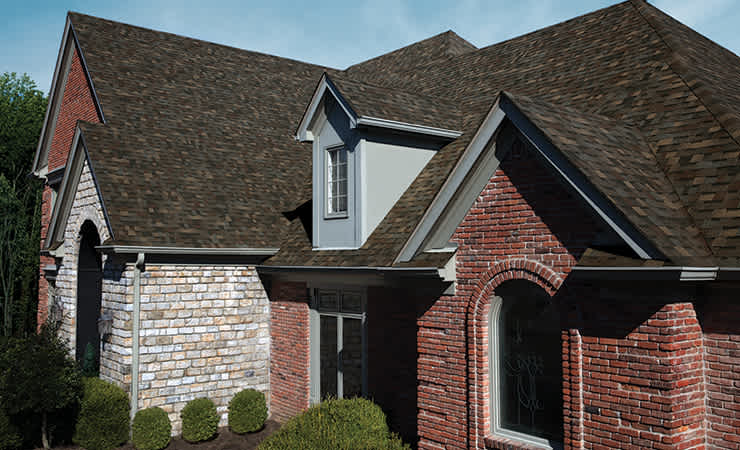 A red brick home with TruDefinition® Duration® Designer Shingles in Black Sable