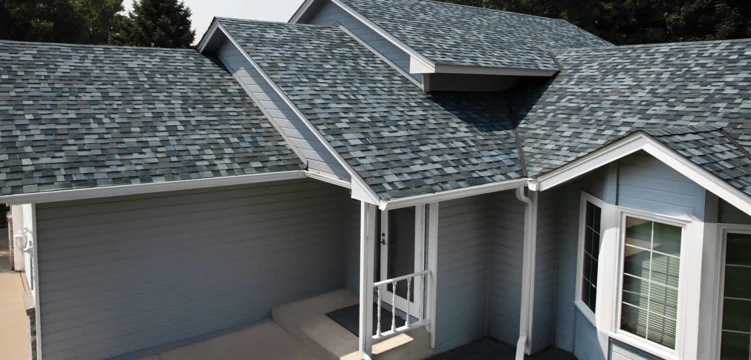 Casa con Tejas Pacific Wave, el Color de Teja del Año 2020