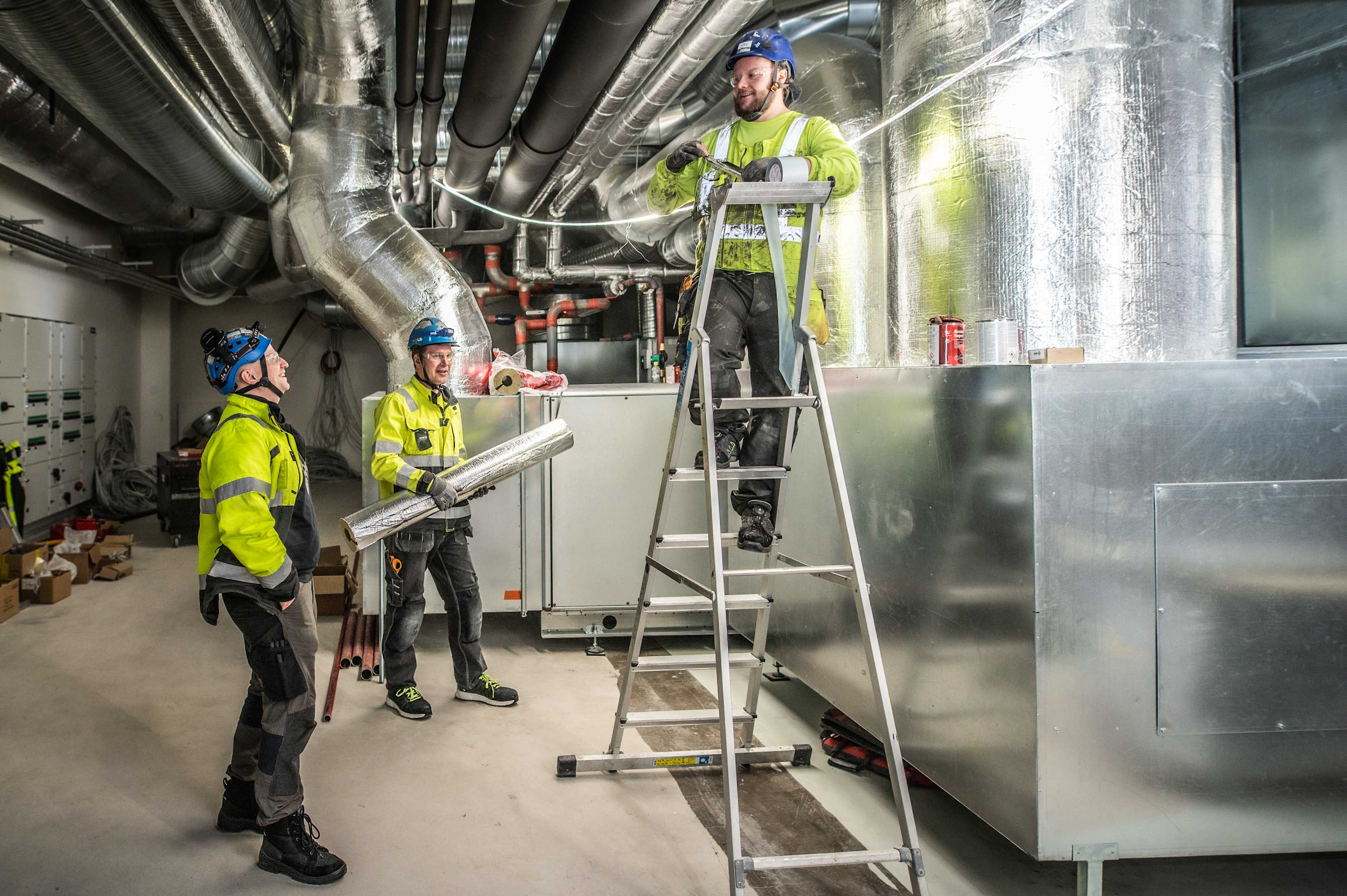 Työntekijät, jotka käyttävät paroc-tuotteita