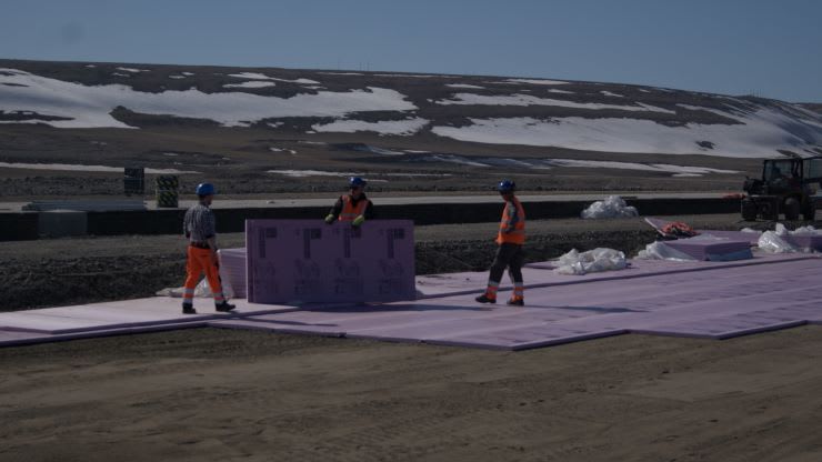 Workers laying down Foamular GEO high-strength XPS insulation