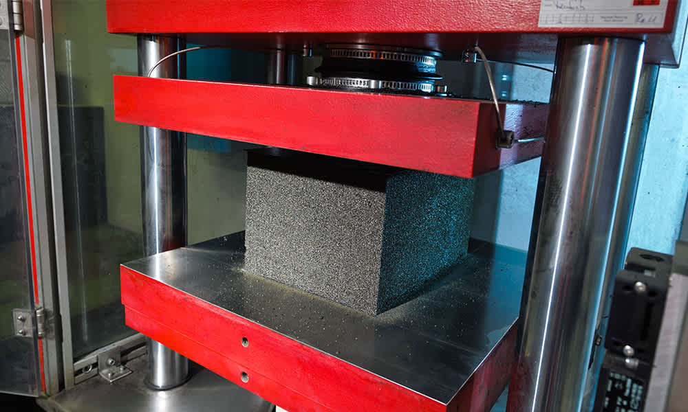 Compressive strength testing machine