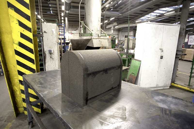 latched, metal outer jacketing