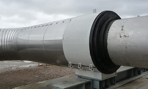 Pipe support installed on isulation exterior