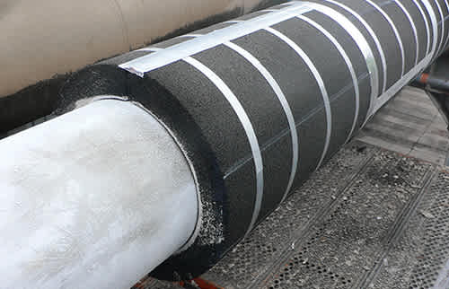 LNG pipe with ice