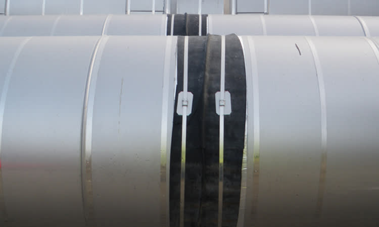 Contraction joint to mediate the thermal movements of insulated parts.
