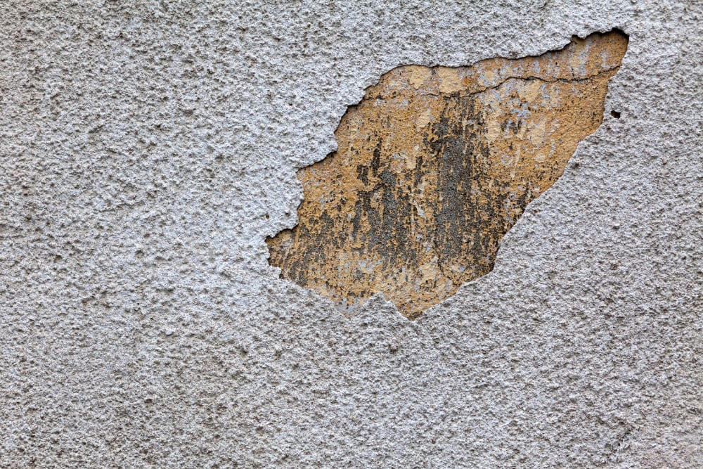 uszkodzenia elewacji