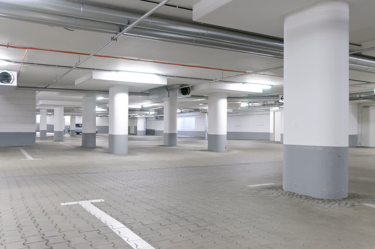 kellaritilojen ja pysäköintihallien katon eristys