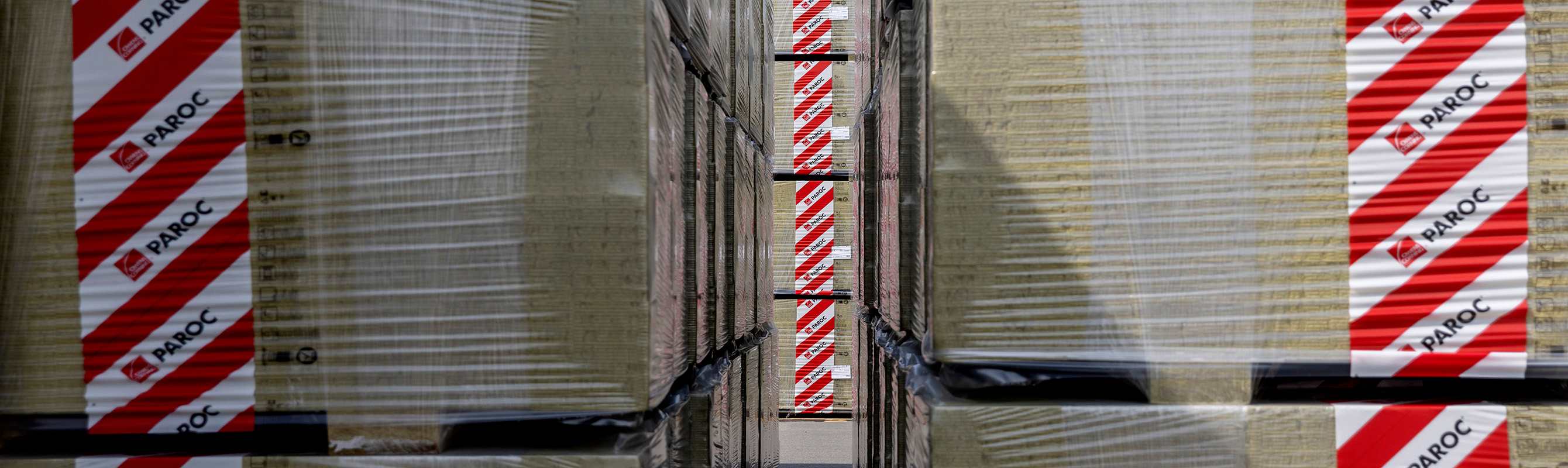 pallar med paroc stenull och logo märkning