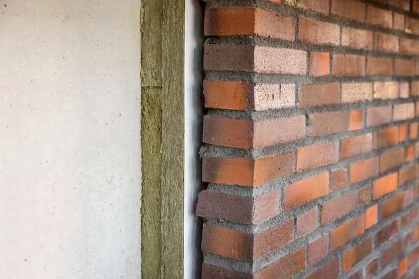 Ventilert betongvegg med teglsteinsfasade og PAROC-isolasjon