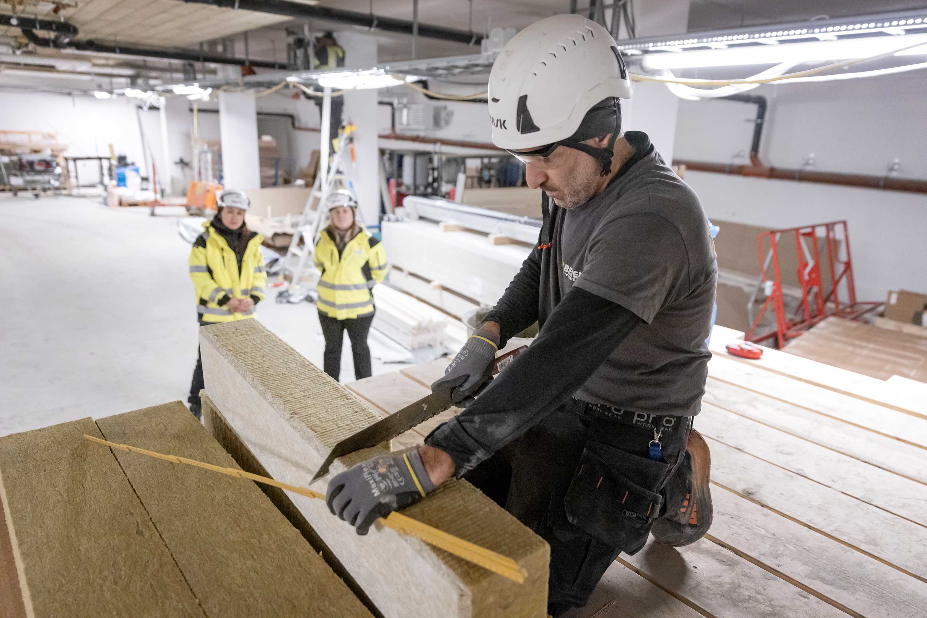 przycinanie lameli z welny kamiennej