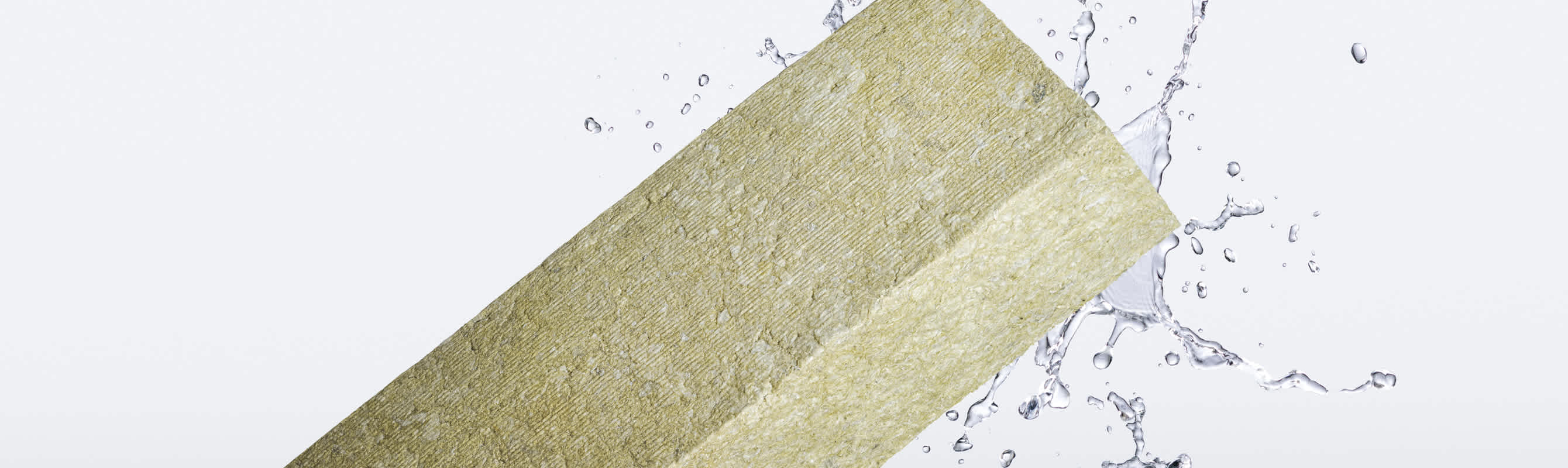 Stone wool insulation with water droplets demonstrating water-repellent properties to minimize the risk of corrosion under insulation (CUI).