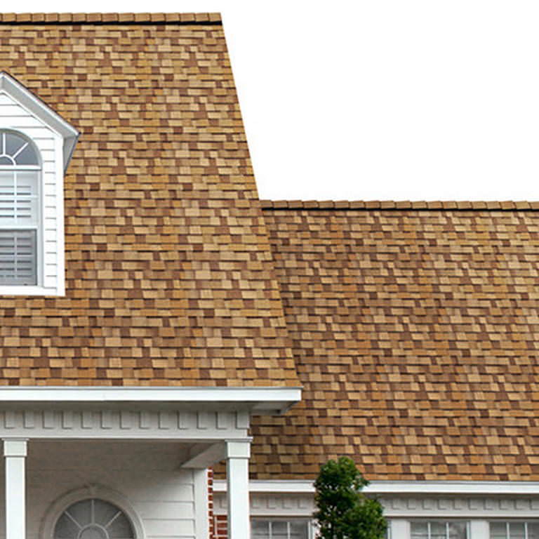 Tejas Duration Premium Desert Tan en una casa de dos plantas que complementan el panel horizontal blanco y una puerta símil madera.